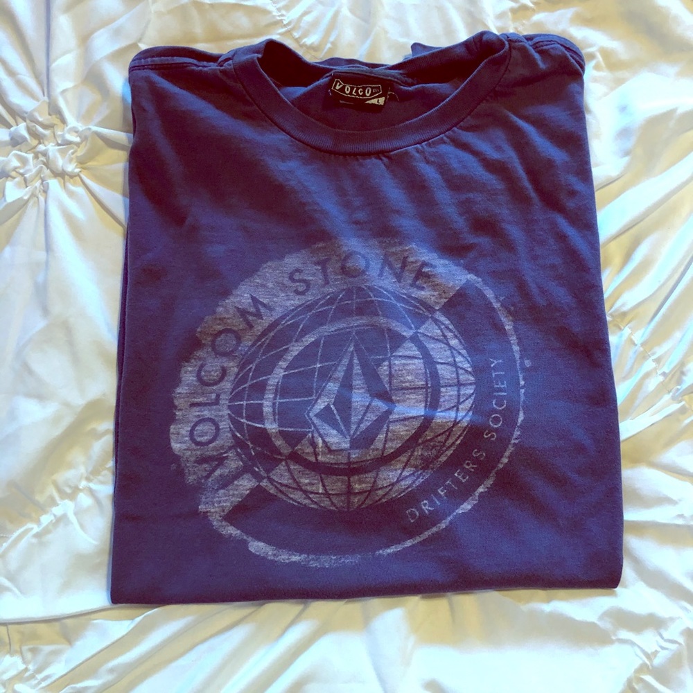 Blue Volcom tee